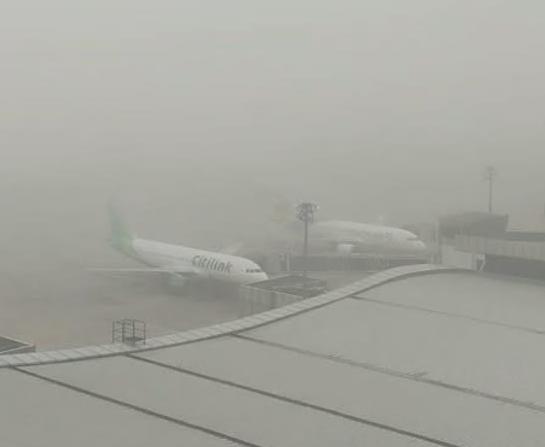 Jarak Pandang di Bandara Pekanbaru Hanya 100 Meter, Dua Penerbangan ke Jakarta Tertunda